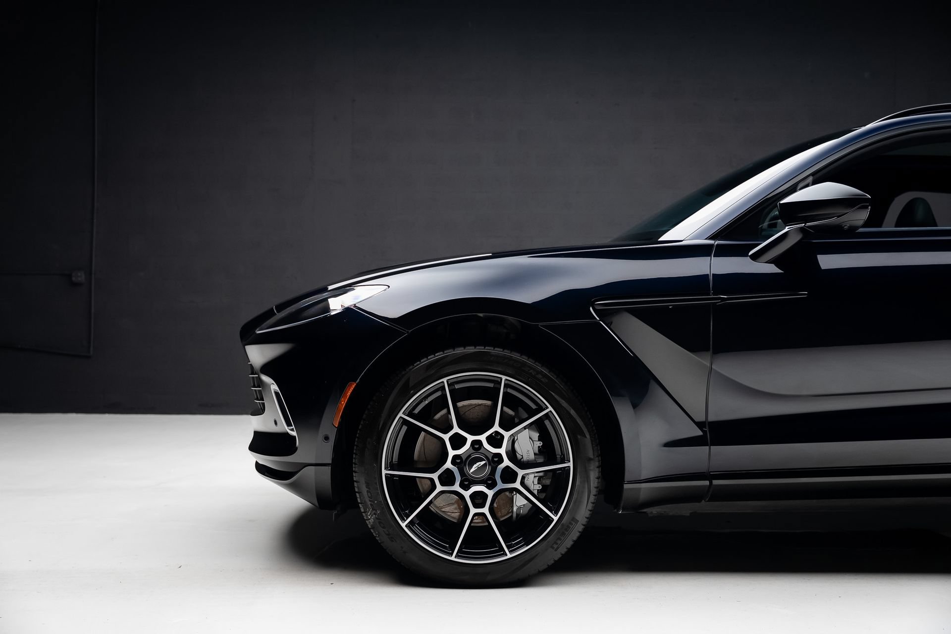 Used 2021 Aston Martin DBX AWD/4WD image 18