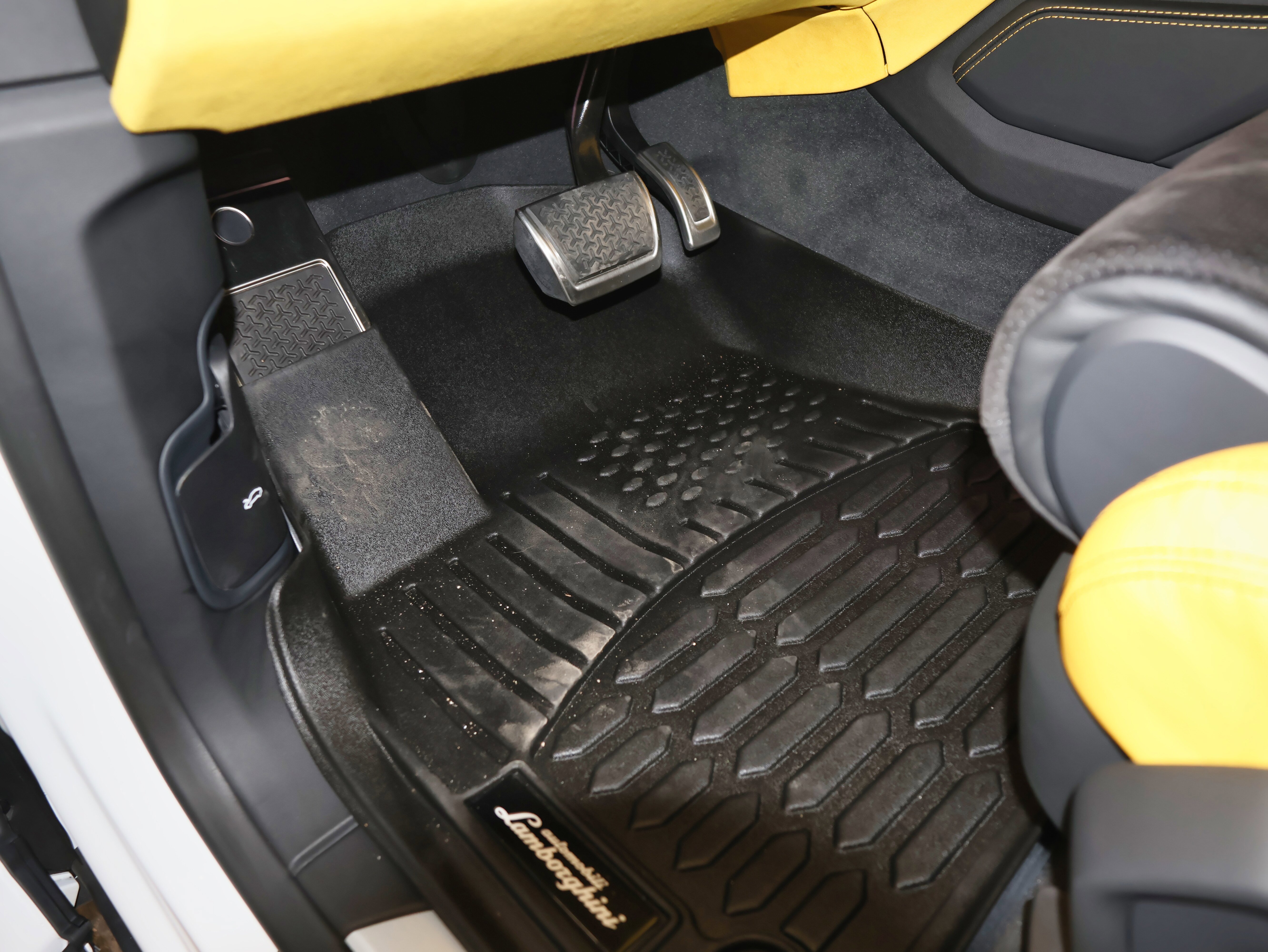 Used 2022 Lamborghini Urus image 24