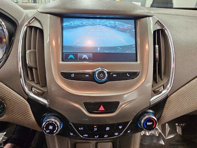Used 2018 Chevrolet Cruze LT w/ Convenience Package FWD image 16