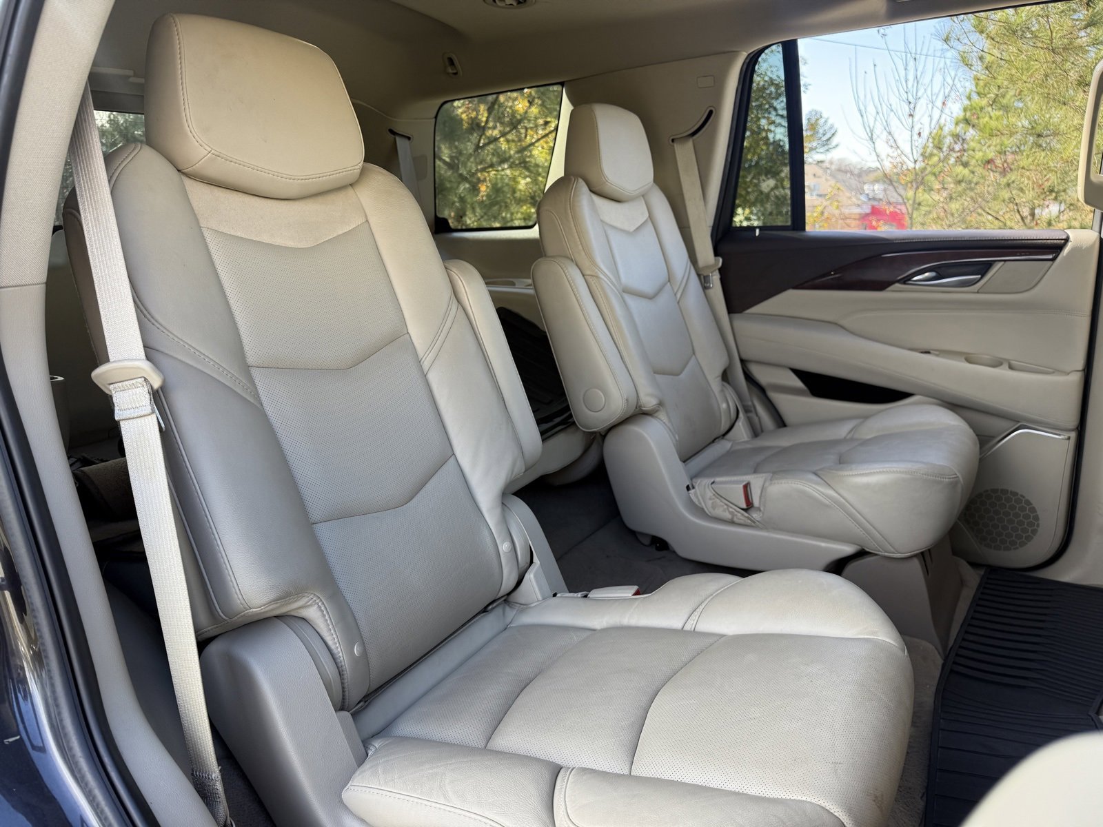 Used 2017 Cadillac Escalade Premium Luxury image 41