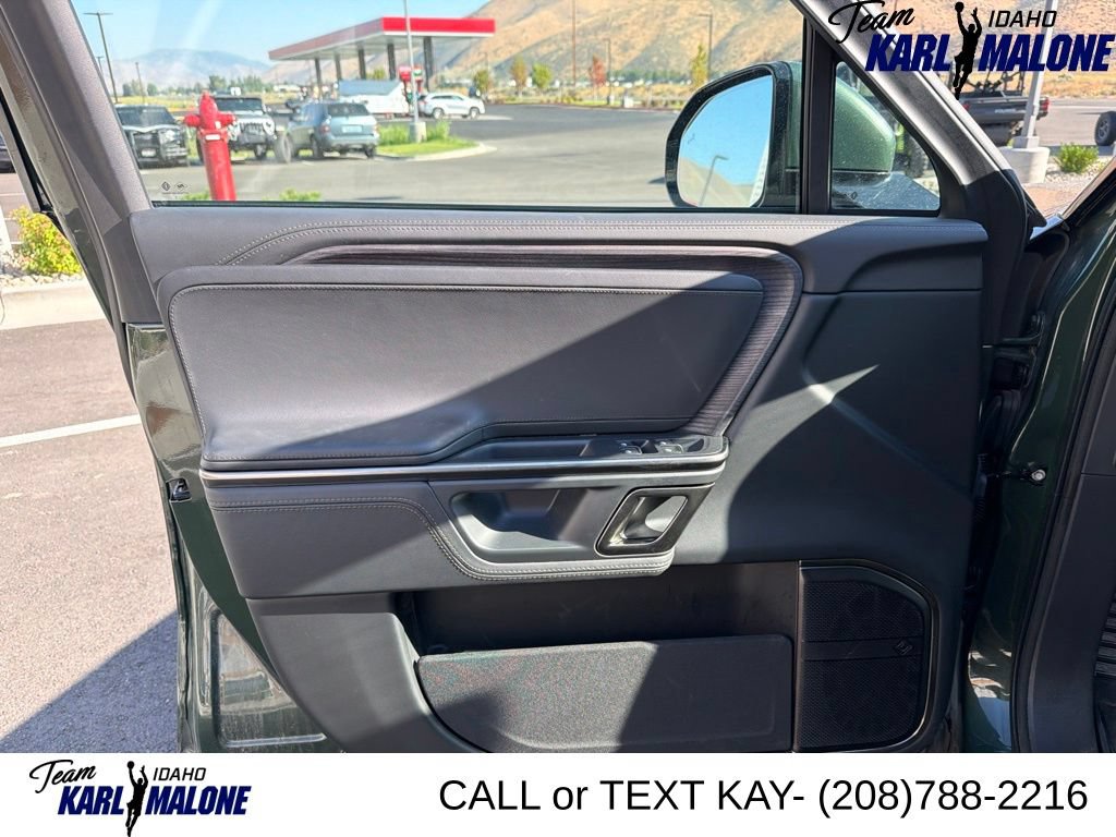 Used 2023 Rivian R1S Adventure AWD/4WD image 31