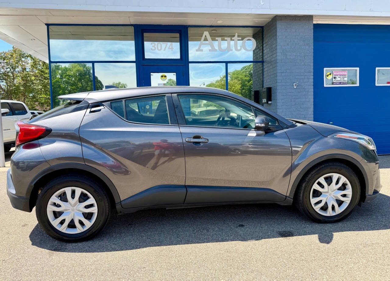 Used 2021 Toyota C-HR LE FWD image 2