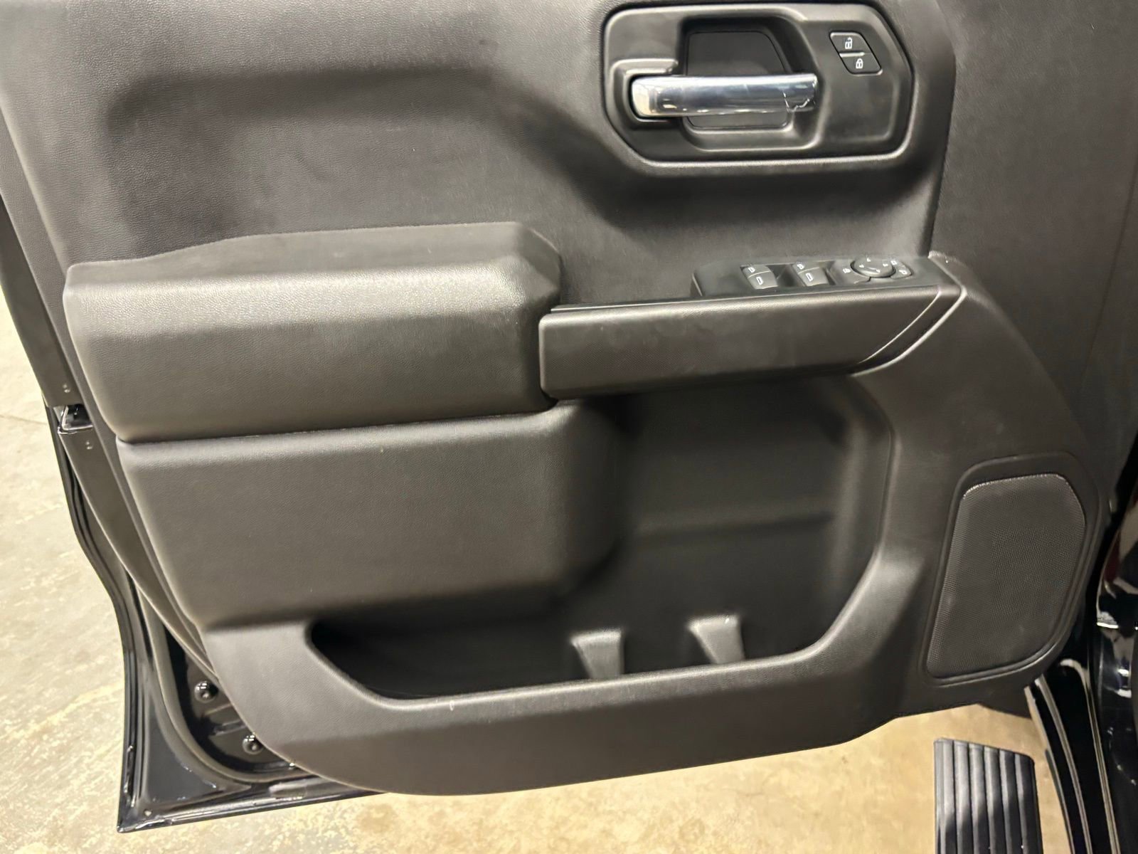 Used 2023 Chevrolet Silverado 1500 Custom w/ LPO, Dark Essentials Package RWD image 18