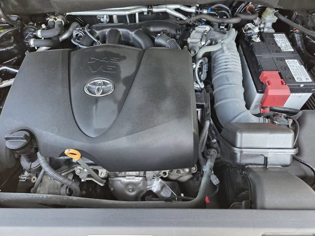 Used 2022 Toyota Highlander XLE AWD/4WD image 35