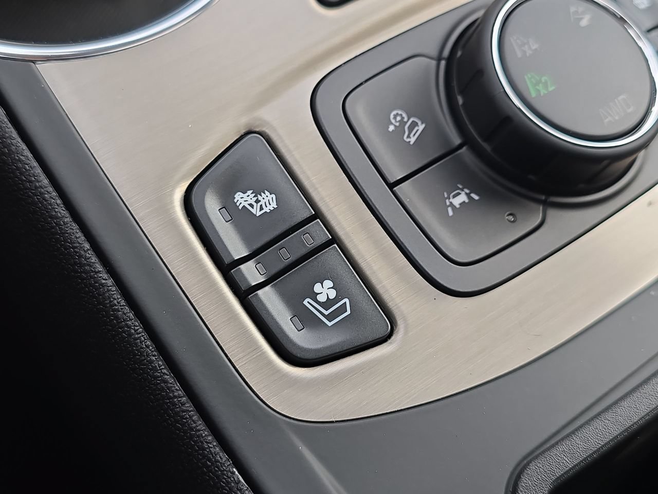 Used 2023 GMC Terrain Denali w/ Black Diamond Edition AWD/4WD image 38