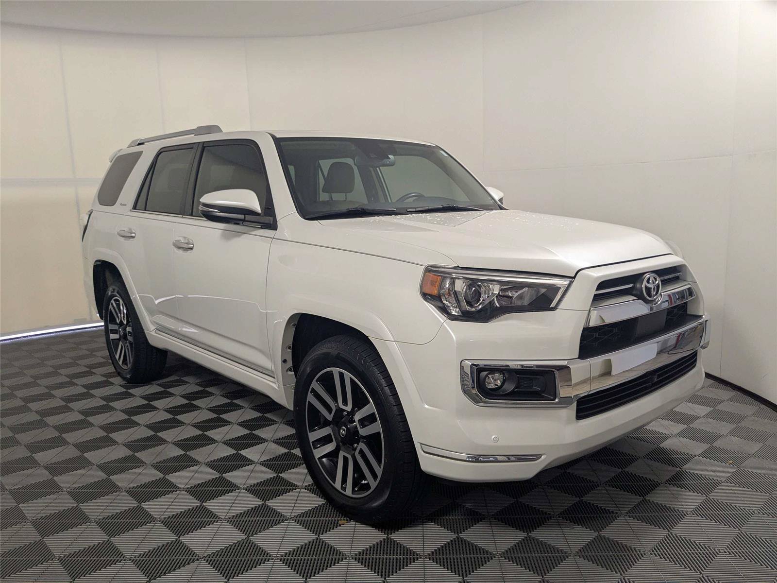 Used 2024 Toyota 4Runner Limited AWD/4WD image 4