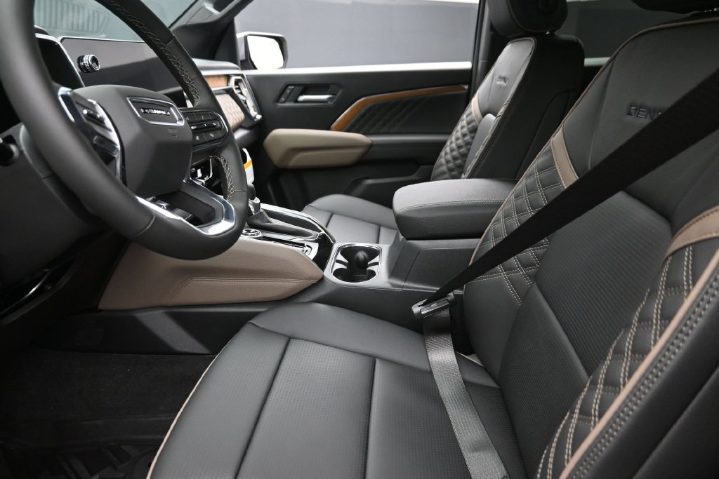New 2026 GMC Canyon Denali AWD/4WD image 16