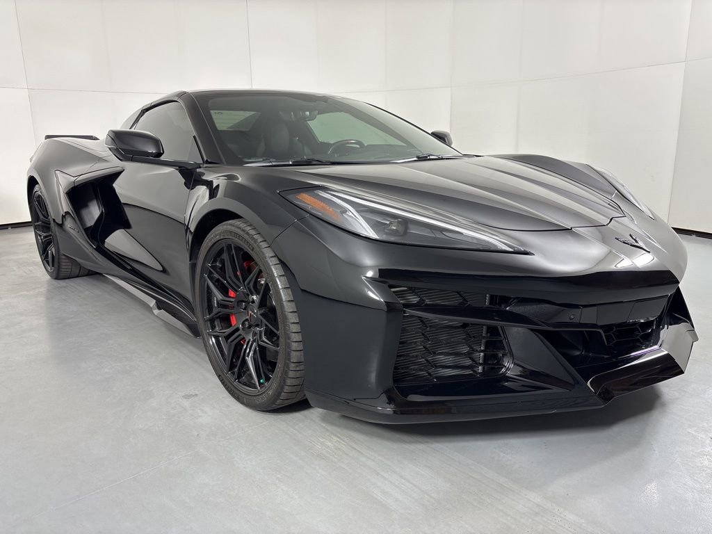 Used 2023 Chevrolet Corvette Z06 RWD image 2