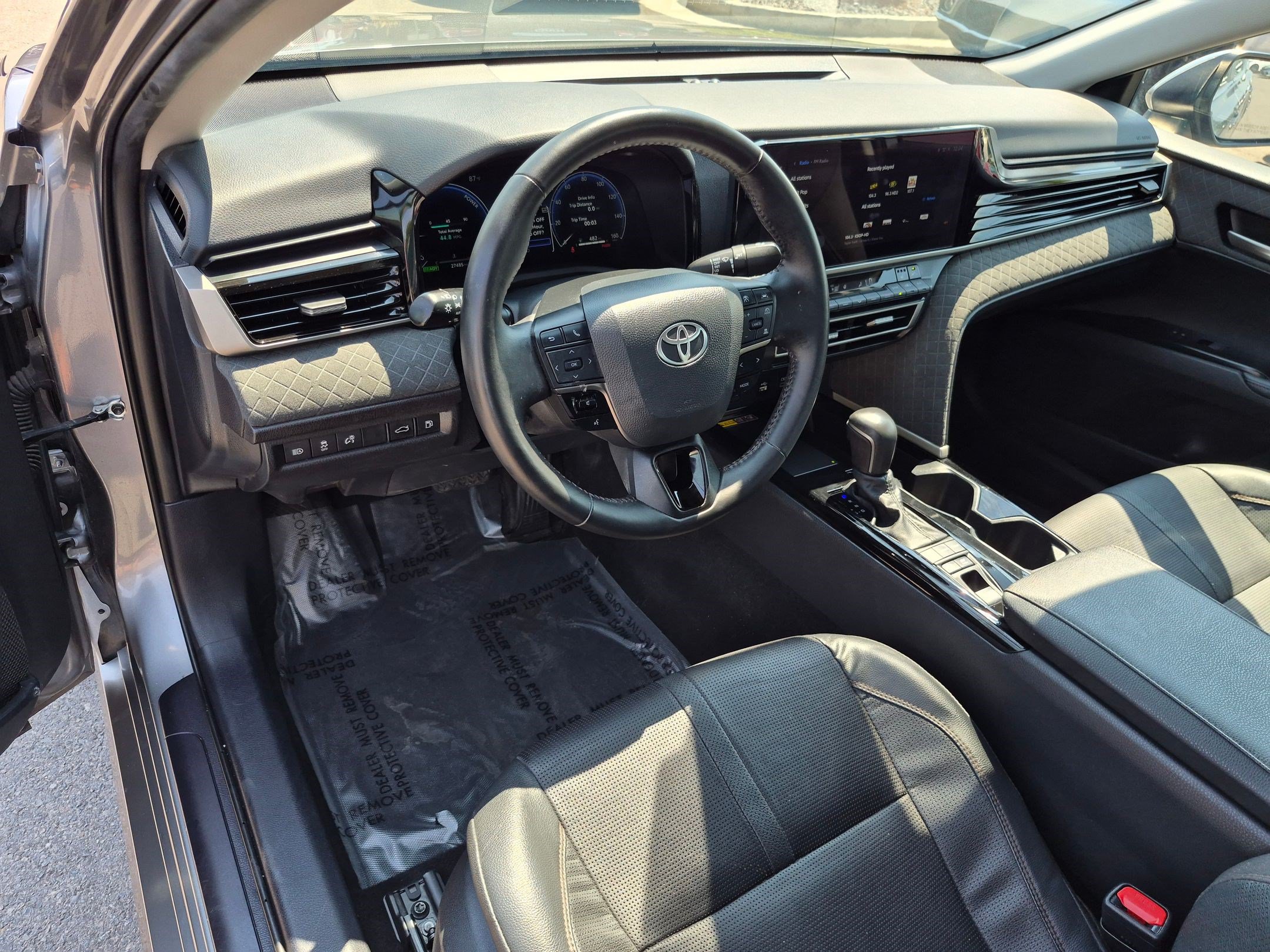 Used 2025 Toyota Camry XLE FWD image 16