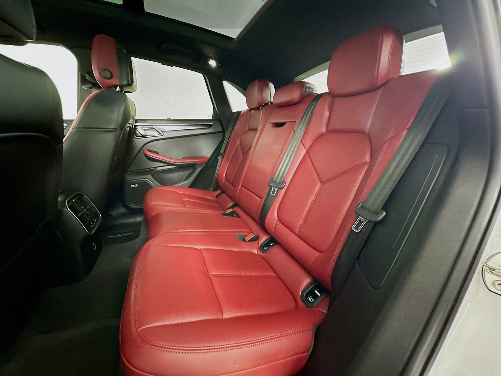 Used 2023 Porsche Macan S image 26