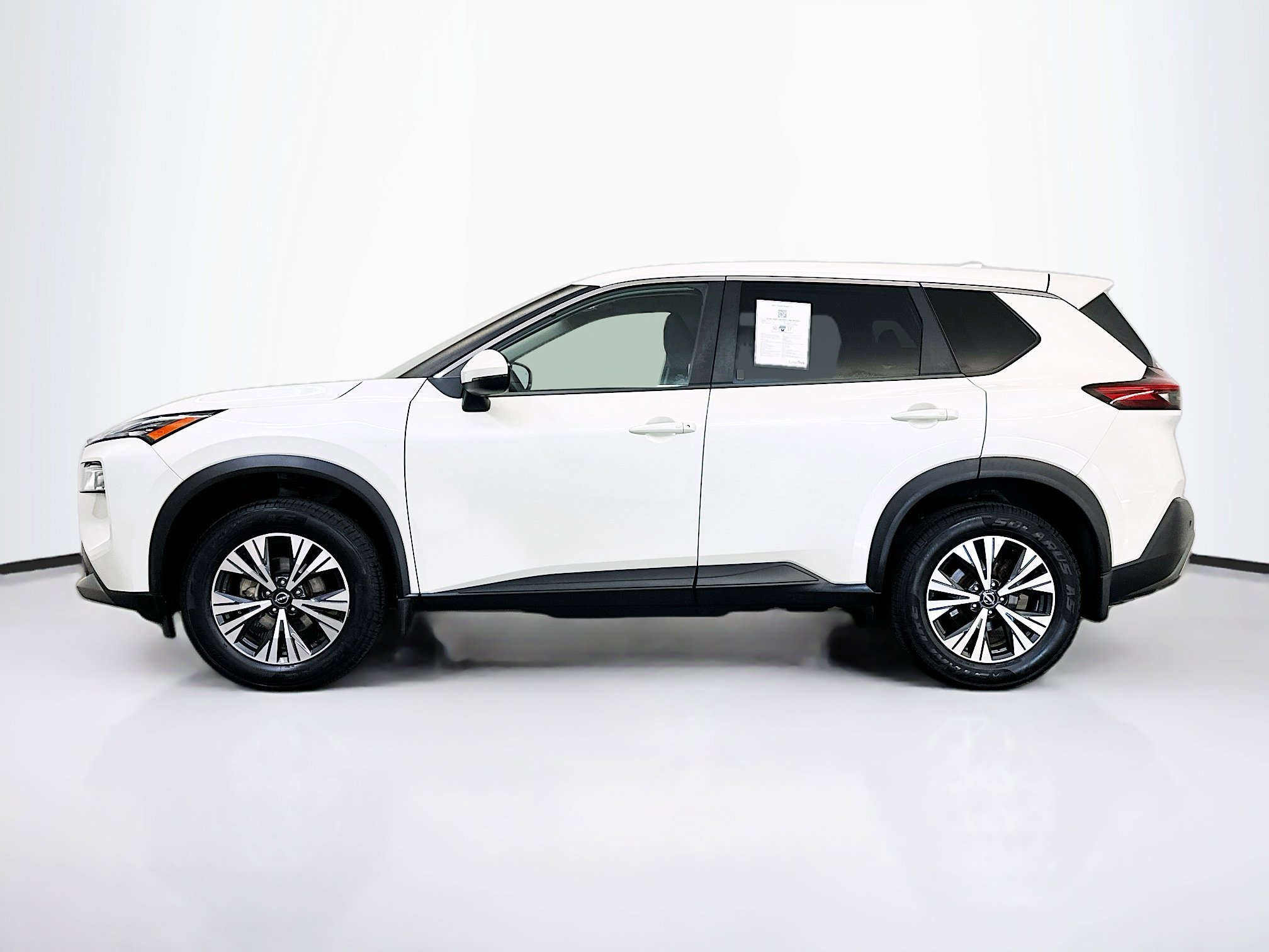 Used 2023 Nissan Rogue SV image 4