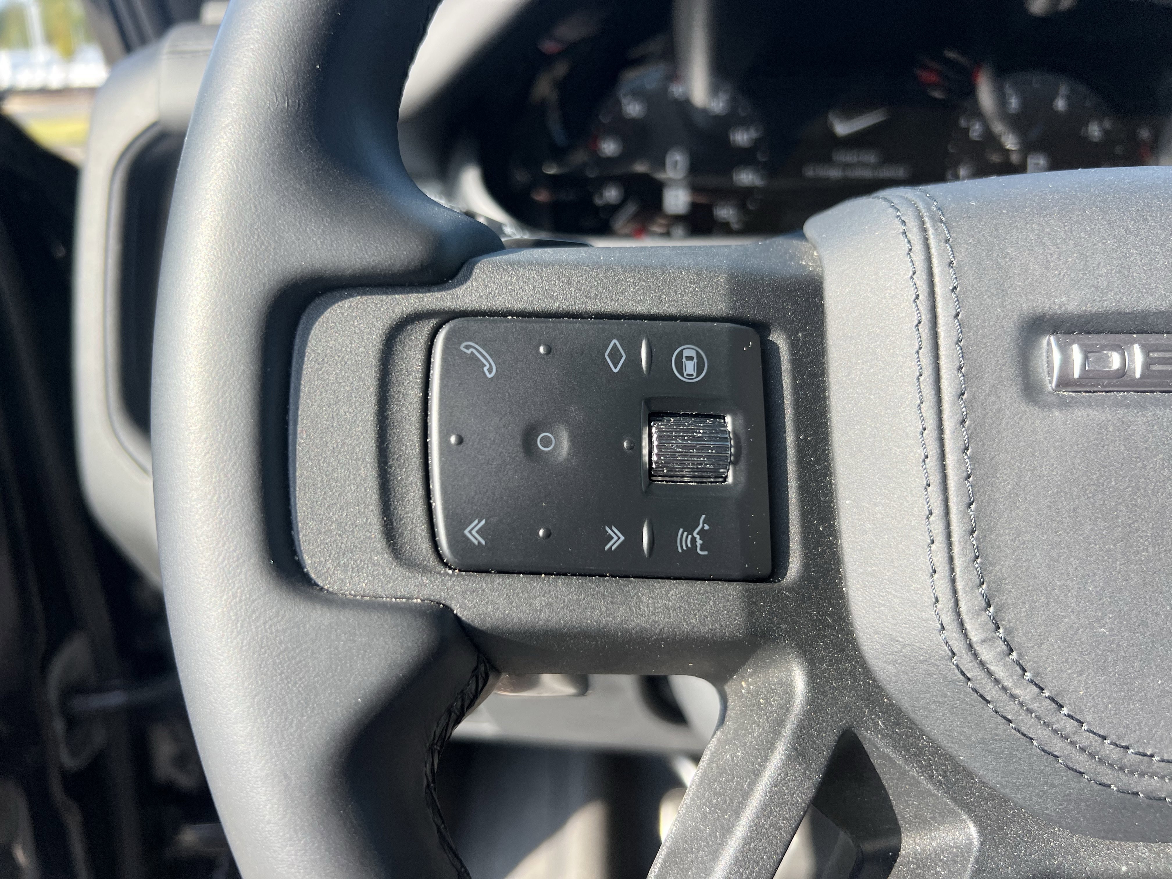 Used 2025 Land Rover Defender 110 V8 image 21