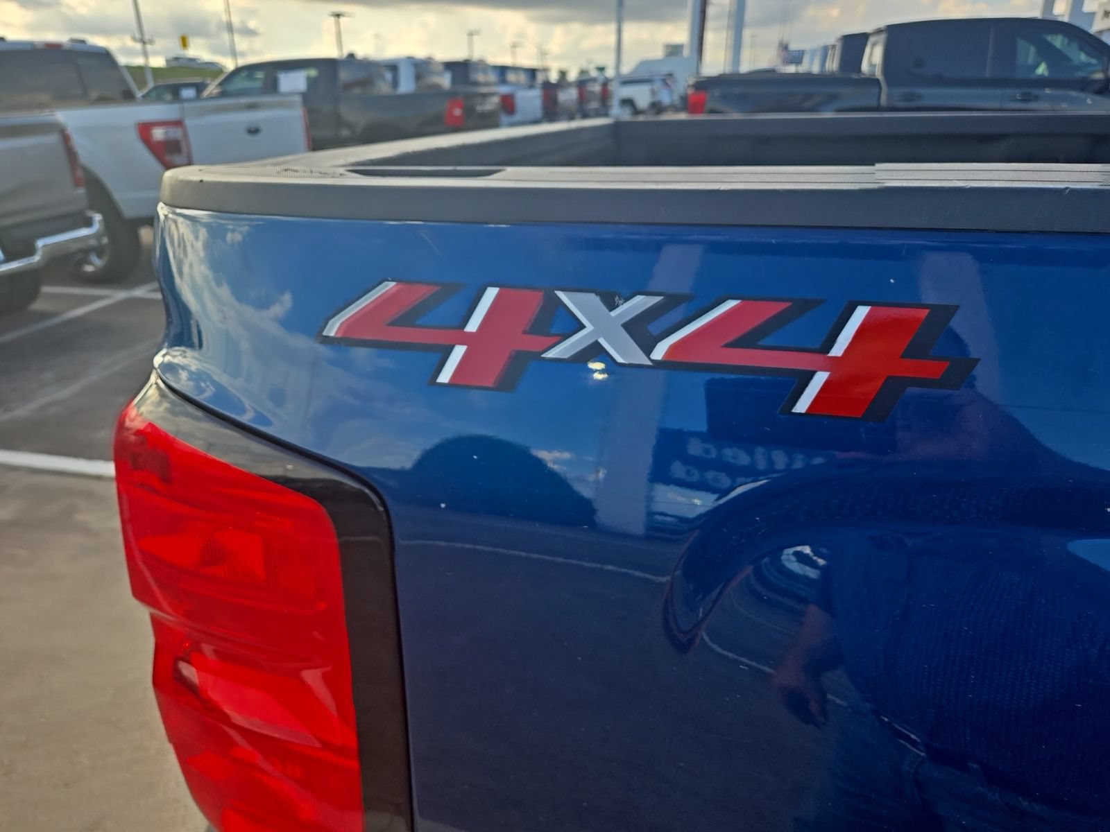Used 2018 Chevrolet Silverado 1500 LT w/ Texas Edition AWD/4WD image 17