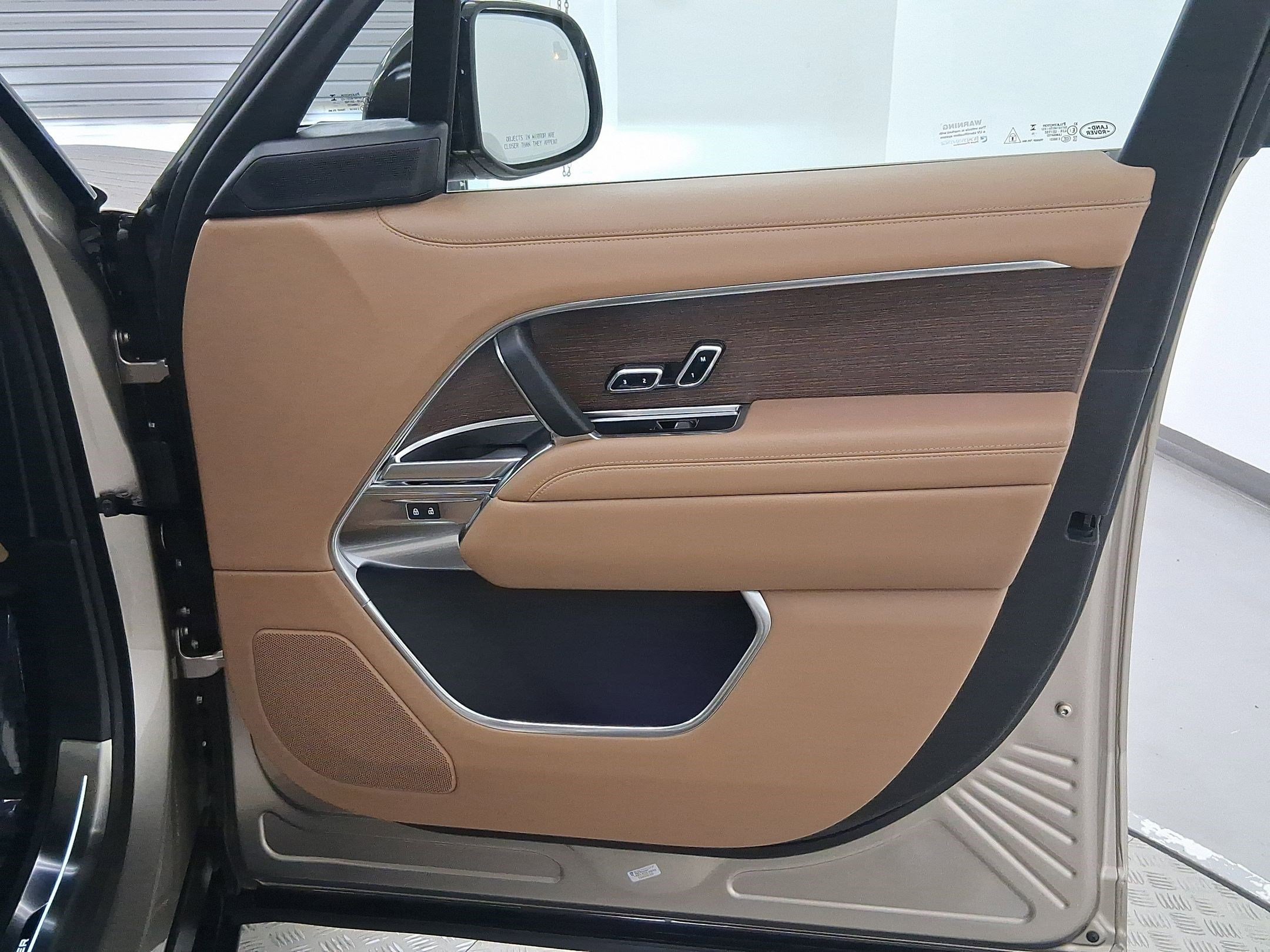 New 2025 Land Rover Range Rover SE image 29
