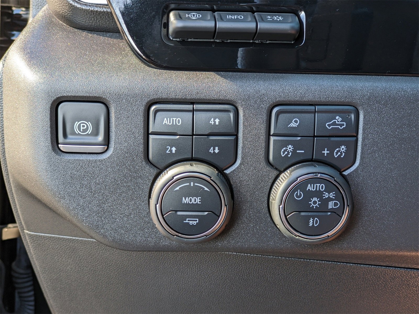 Used 2025 Chevrolet Silverado 1500 High Country image 31