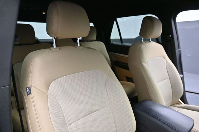 Used 2017 Ford Explorer XLT FWD image 27