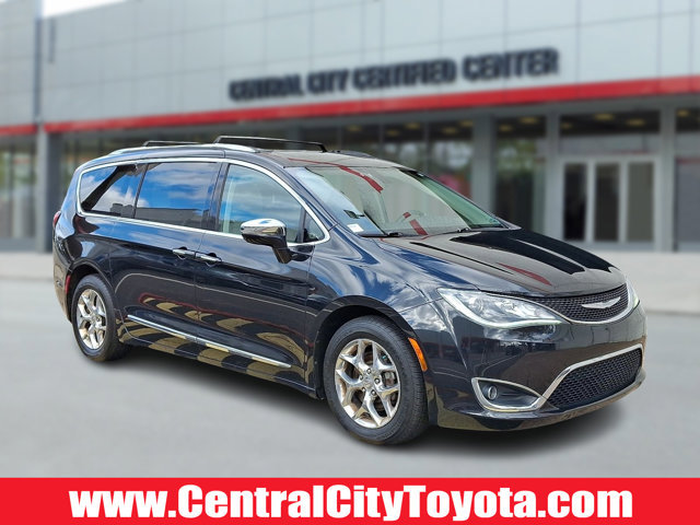 Used 2017 Chrysler Pacifica Limited w/ UConnect Theater Package