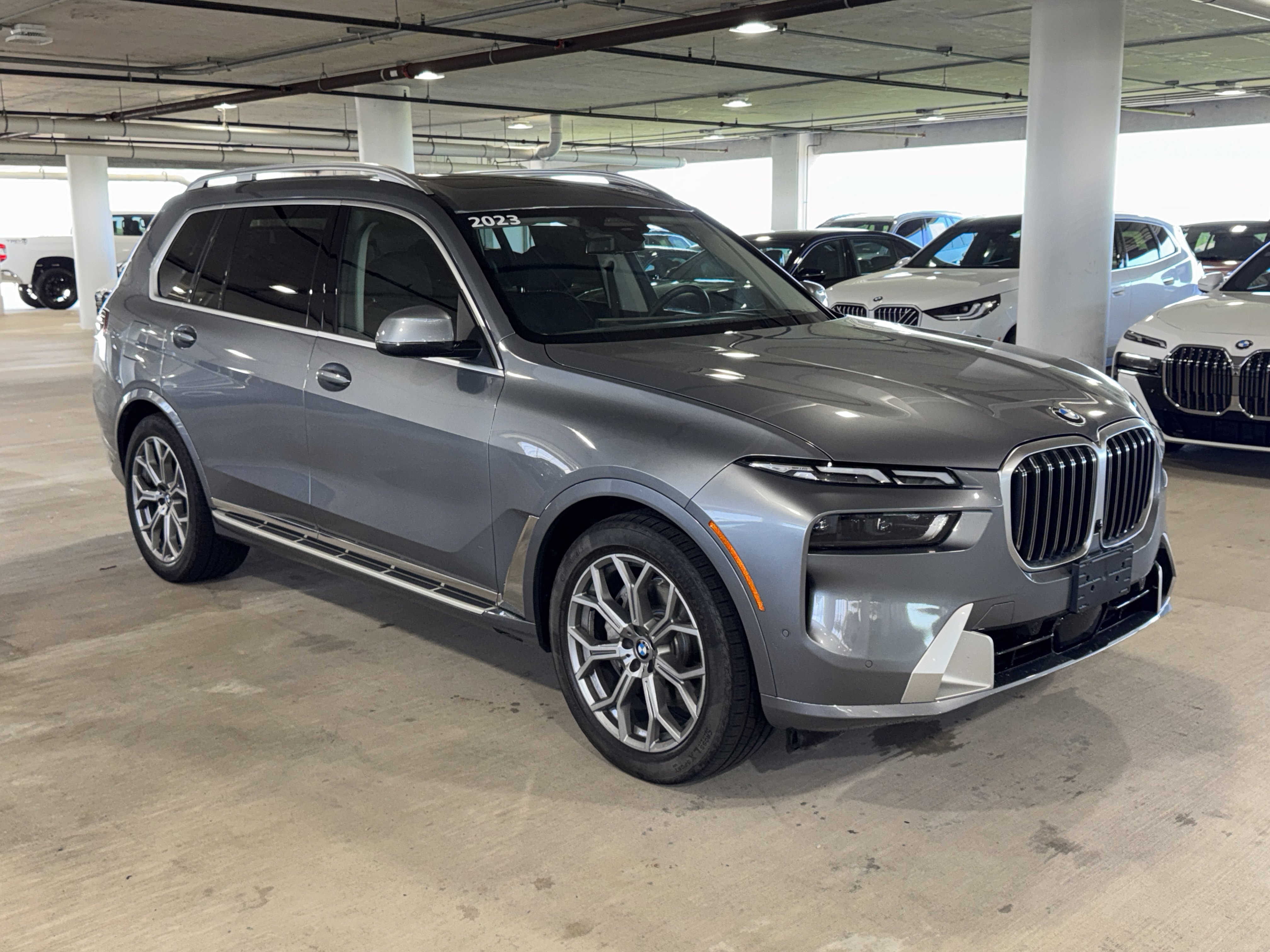 Used 2023 BMW X7 xDrive40i w/ Premium Package image 2