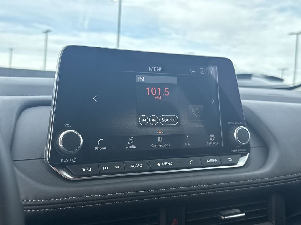 Used 2025 Nissan Rogue SV image 16