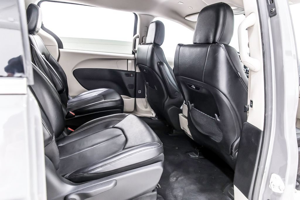 Used 2022 Chrysler Pacifica Touring-L FWD image 33