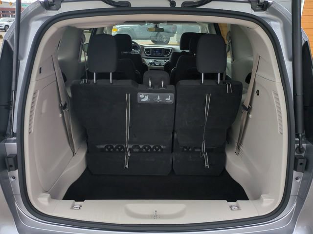 Used 2018 Chrysler Pacifica Touring w/ Security Group image 13