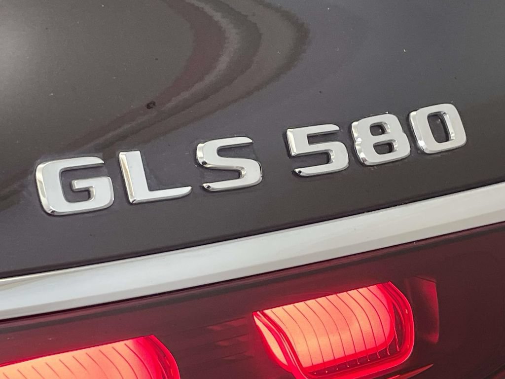 Used 2025 Mercedes-Benz GLS 580 4MATIC image 10