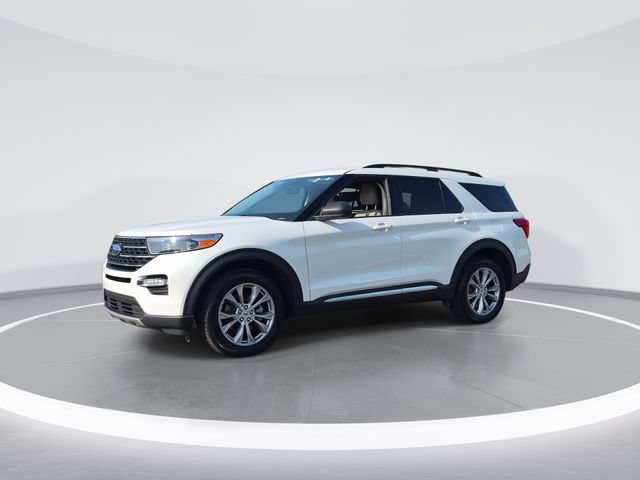 Used 2023 Ford Explorer XLT w/ Equipment Group 202A AWD/4WD image 4