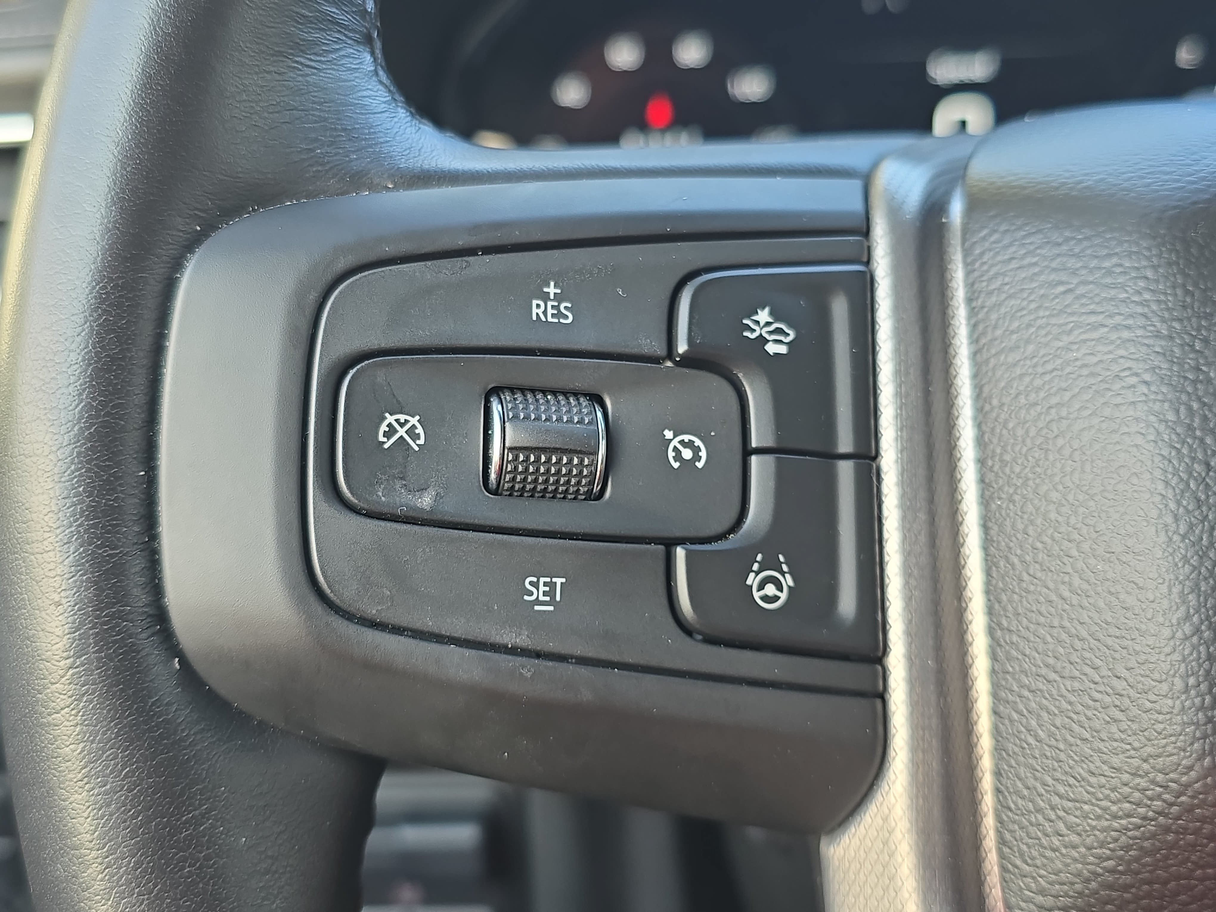 Used 2024 GMC Yukon Denali w/ Advanced Technology Package AWD/4WD image 18