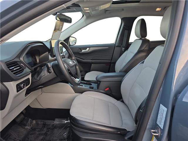 Used 2025 Ford Escape PHEV Front-Wheel Drive image 9