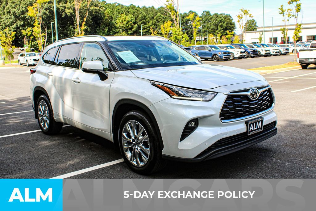Used 2024 Toyota Highlander Limited image 4