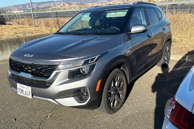 Certified 2023 Kia Seltos EX AWD/4WD image 2