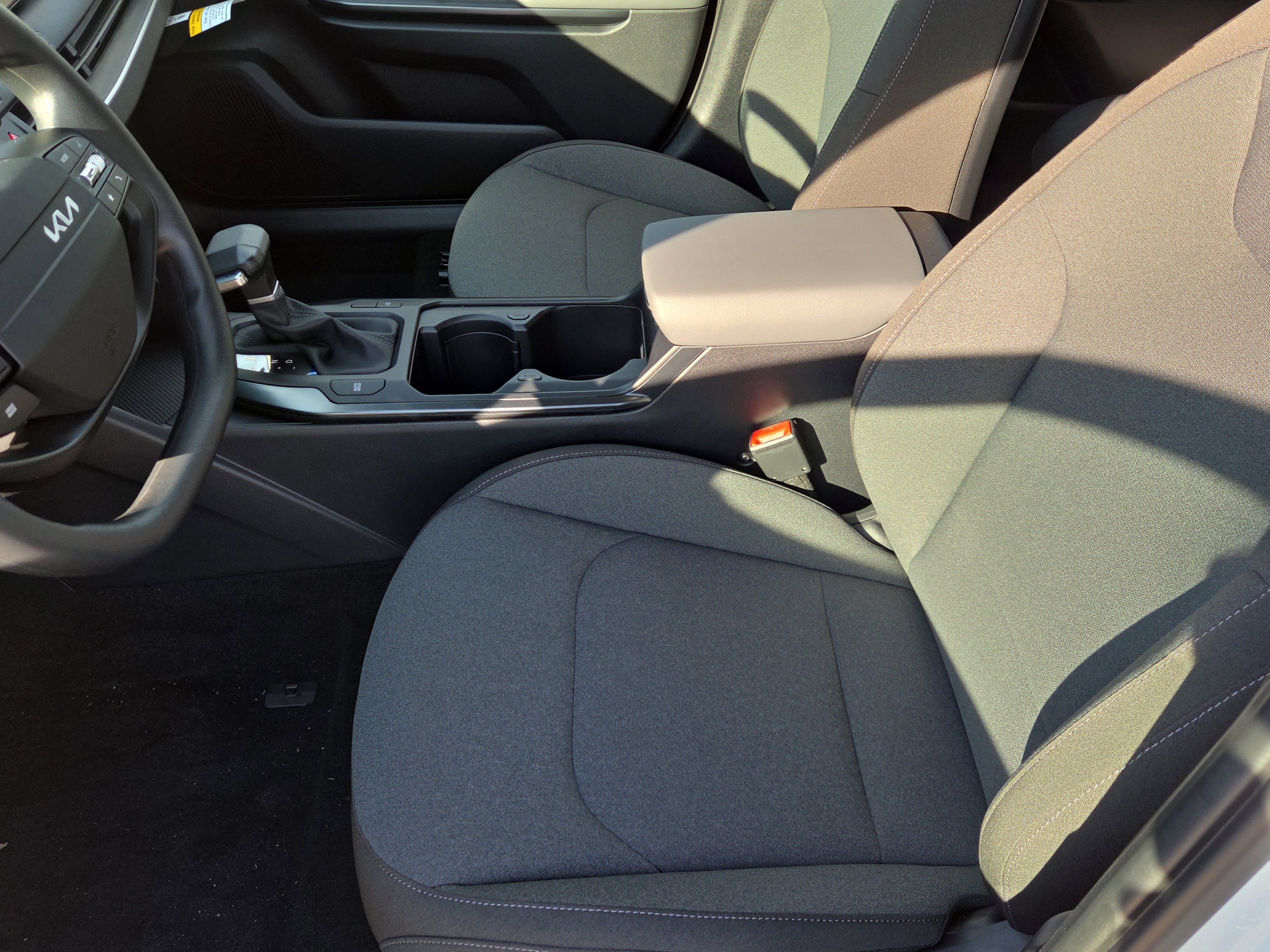 New 2025 Kia K4 LXS image 4