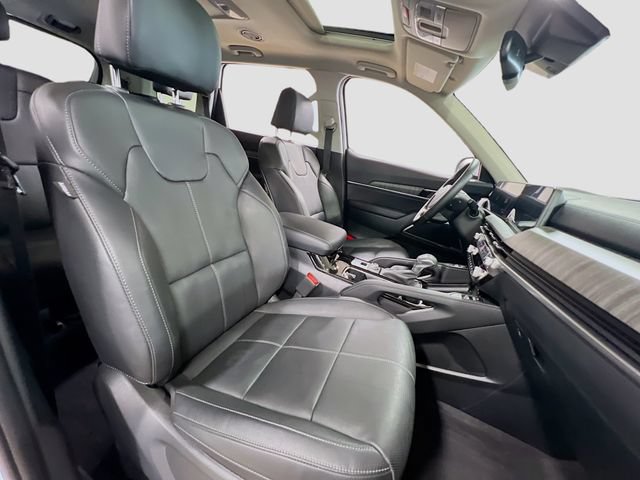 Certified 2025 Kia Telluride EX w/ EX Captain's Chair Package FWD image 31