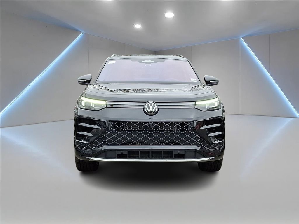 Used 2026 Volkswagen Tiguan SEL R-Line AWD/4WD image 2