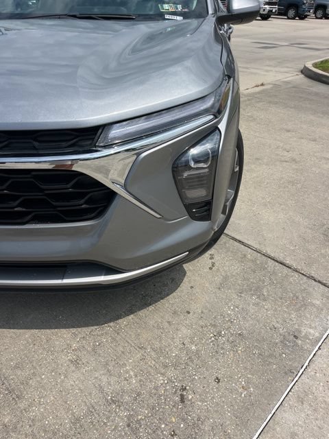 Used 2025 Chevrolet Trax LT w/ LT Convenience Package FWD image 12