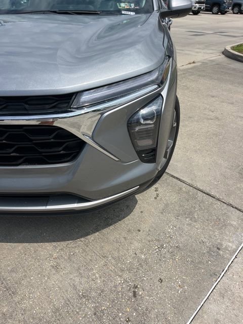 Used 2025 Chevrolet Trax LT w/ LT Convenience Package FWD image 12