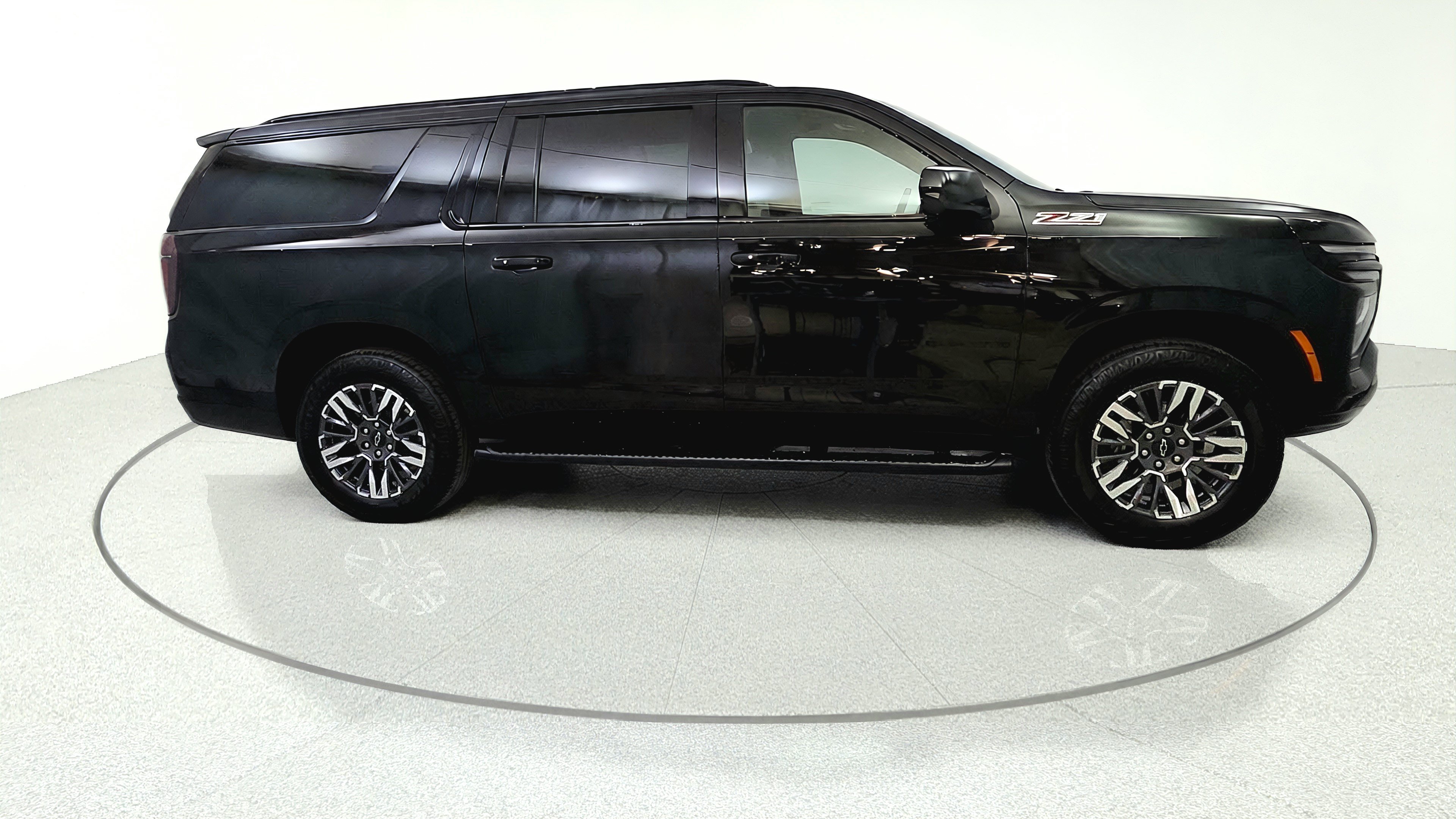 Used 2025 Chevrolet Suburban Z71 AWD/4WD image 8