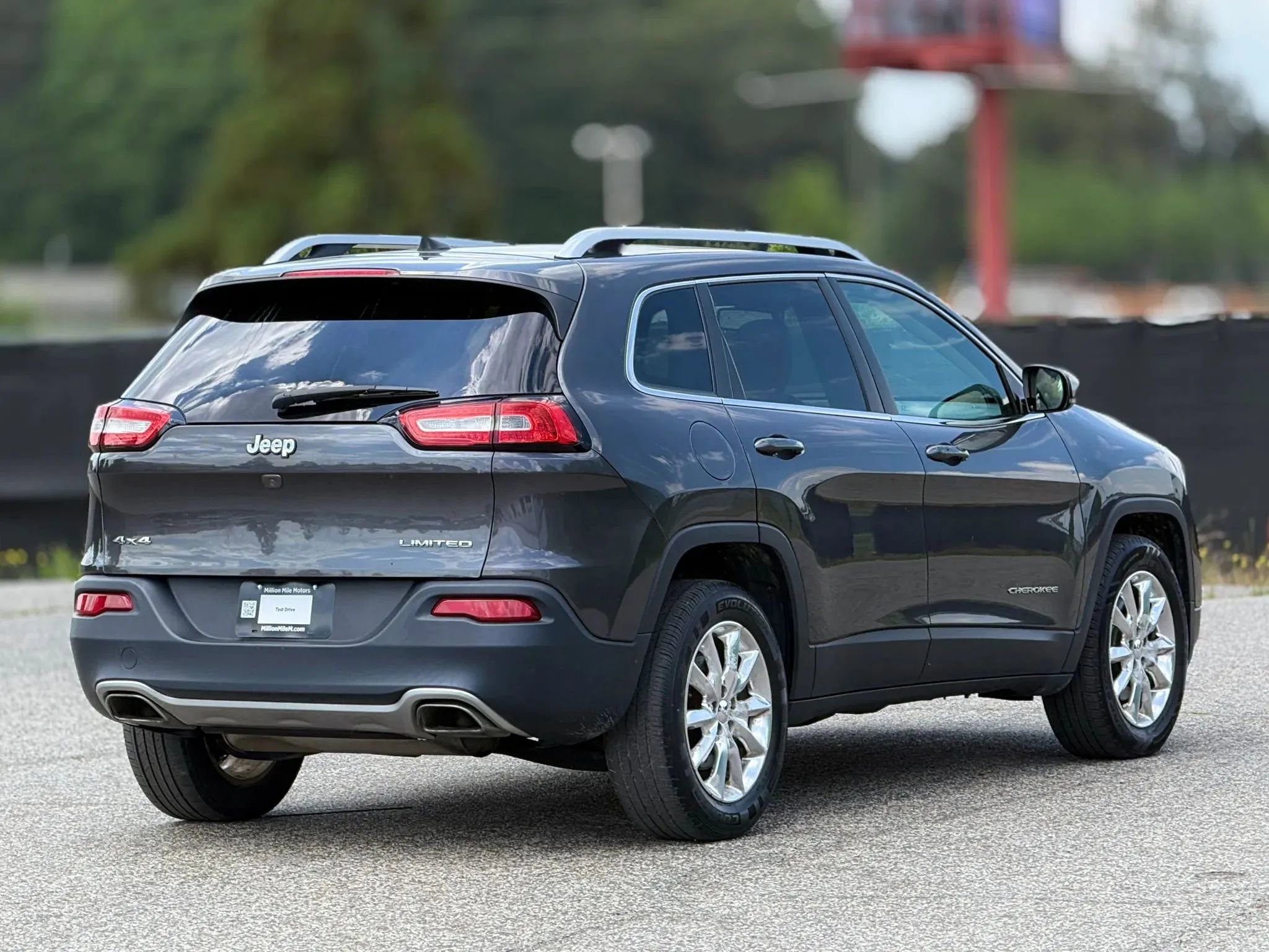 Used 2016 Jeep Cherokee Limited AWD/4WD image 9