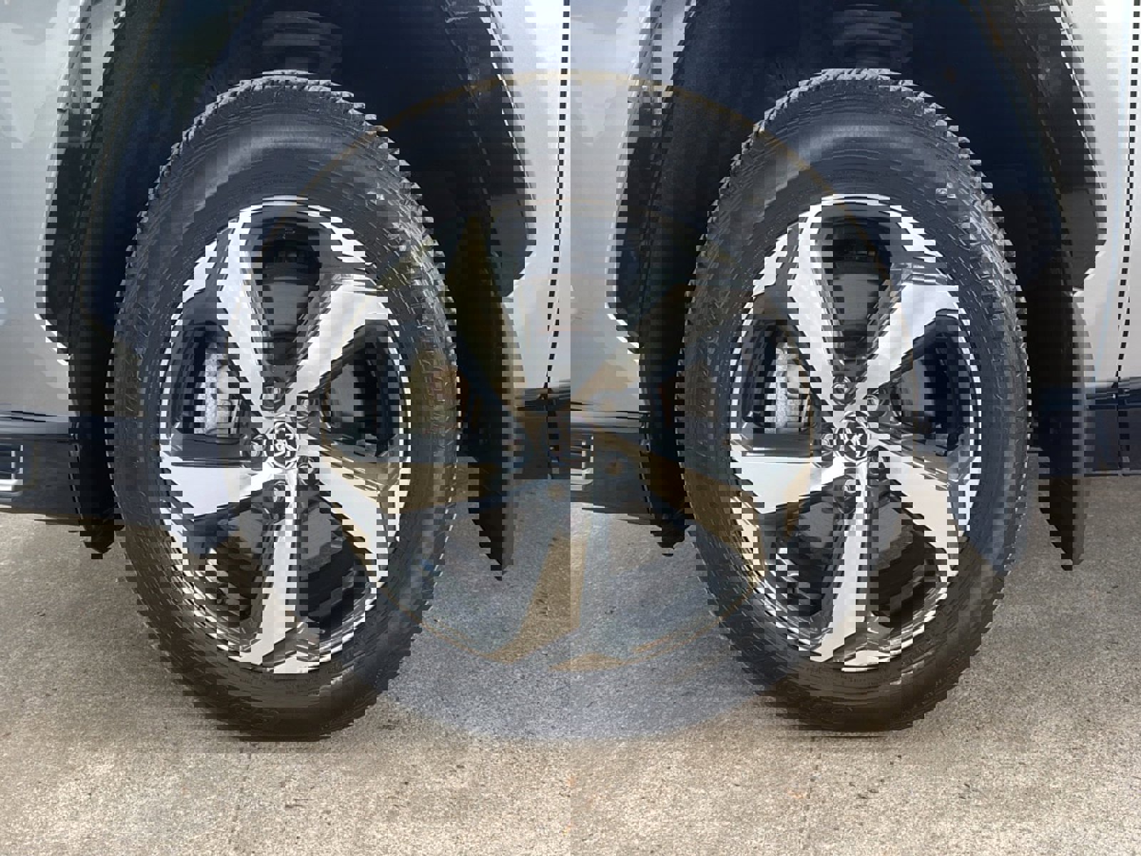 Used 2022 Toyota RAV4 SE w/ Weather & Moonroof Package image 41