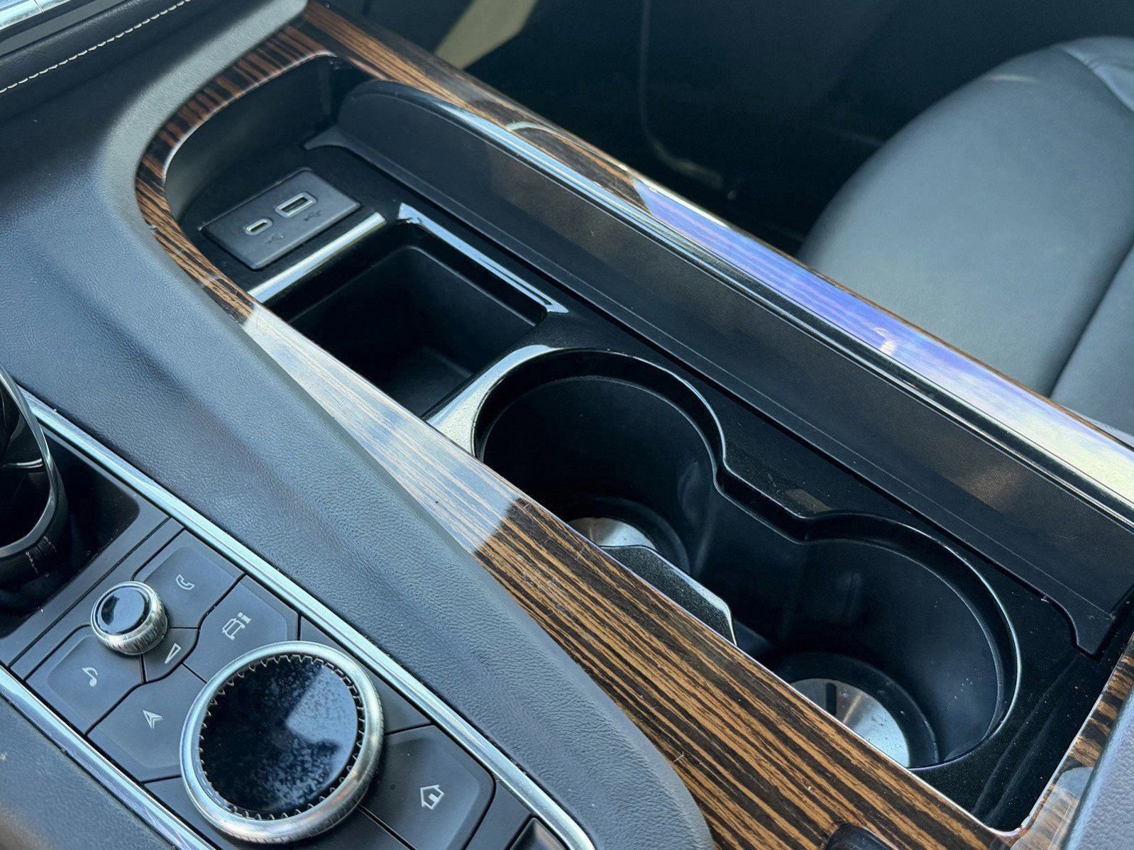 Used 2021 Cadillac Escalade Luxury image 34