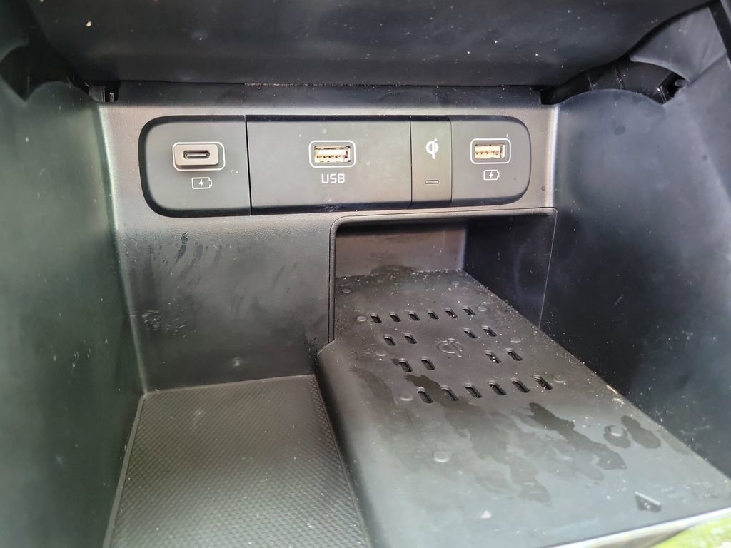 Used 2023 Kia Sorento SX image 32