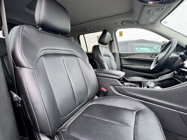 Used 2022 Jeep Grand Cherokee Limited image 13