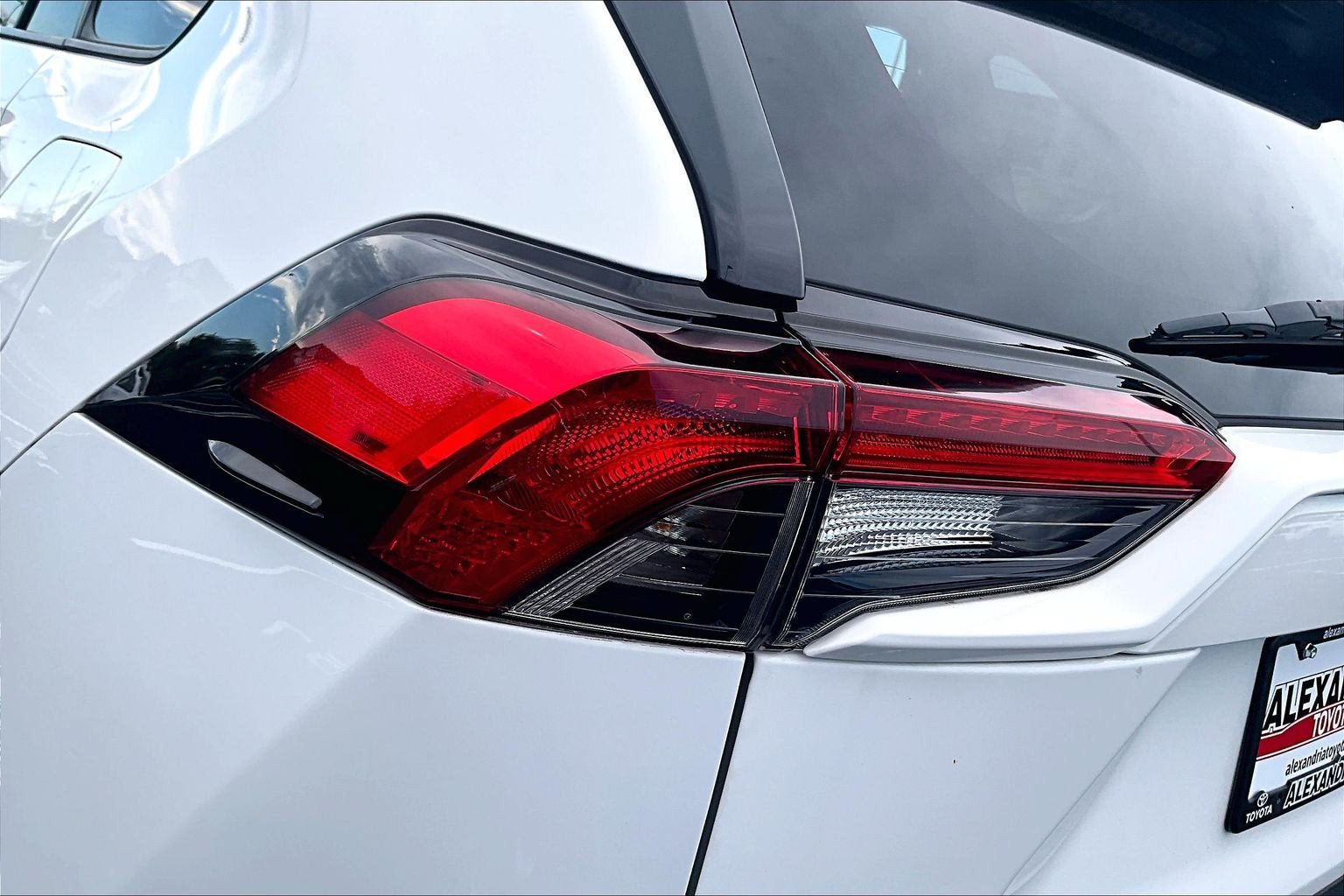Used 2022 Toyota RAV4 LE AWD/4WD image 27
