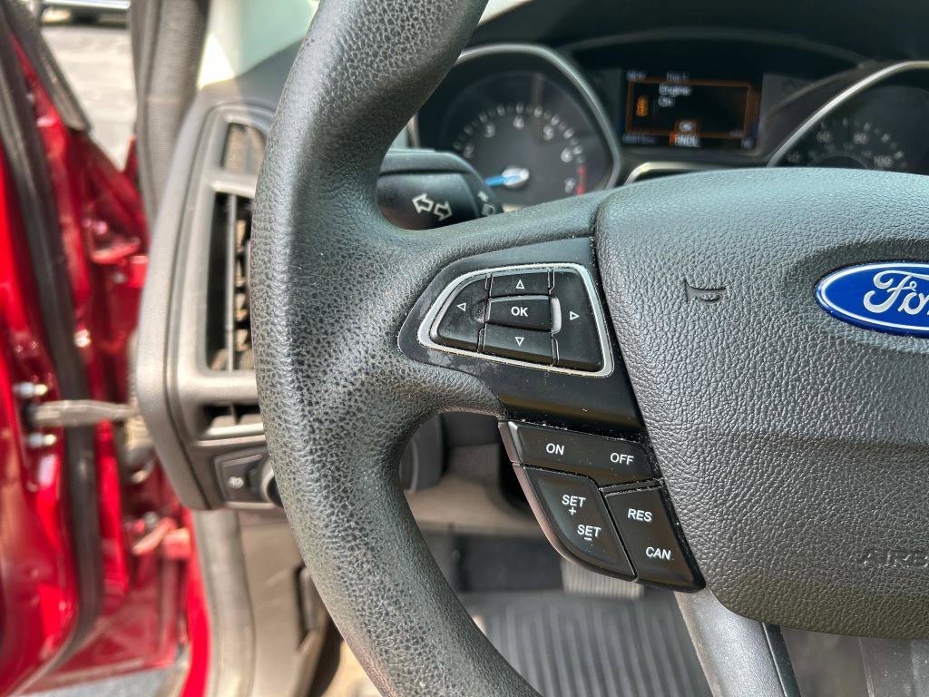 Used 2016 Ford Focus SE w/ SE Power Seat Package image 20