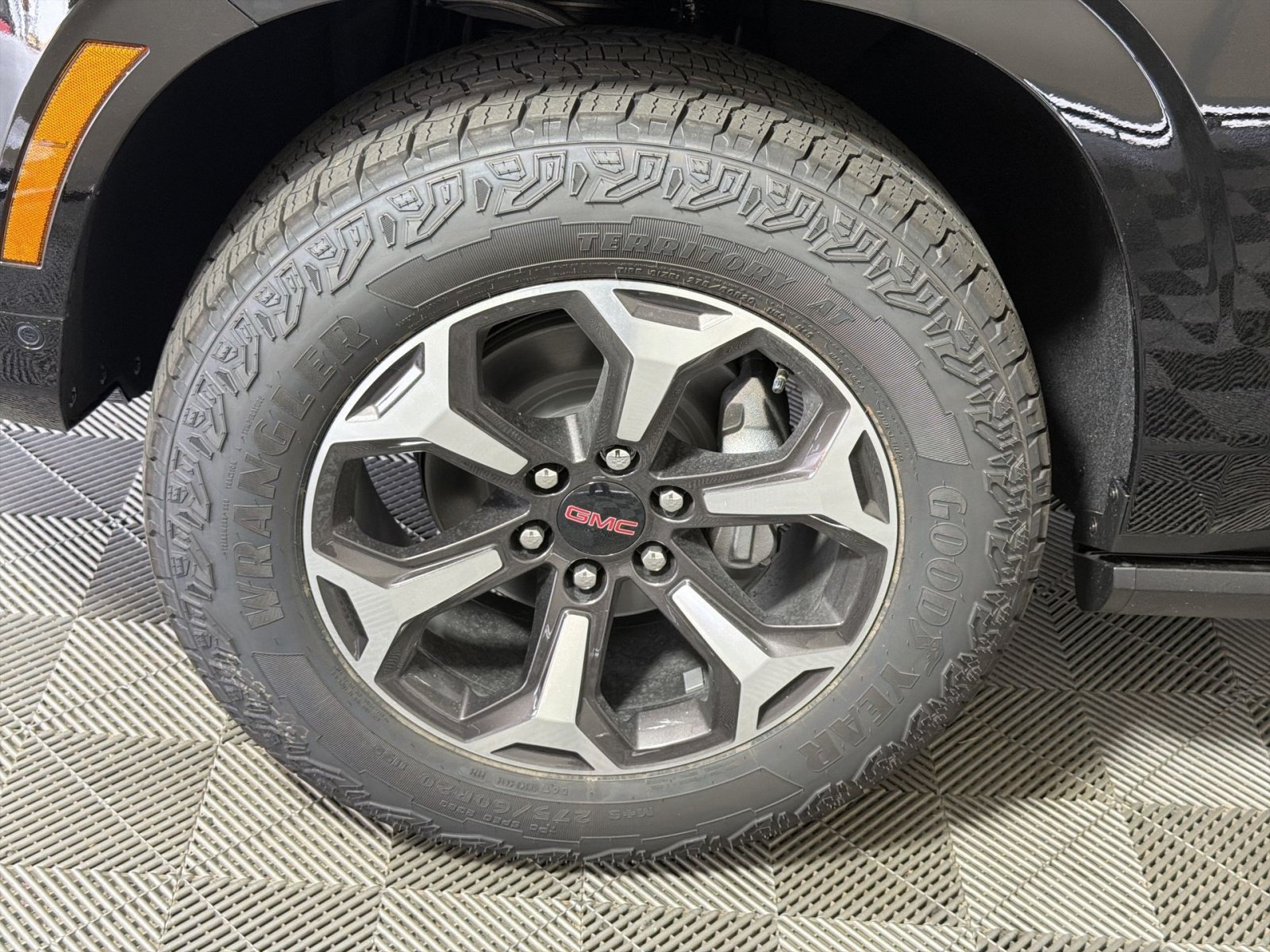 New 2026 GMC Yukon XL AT4 Ultimate AWD/4WD image 12