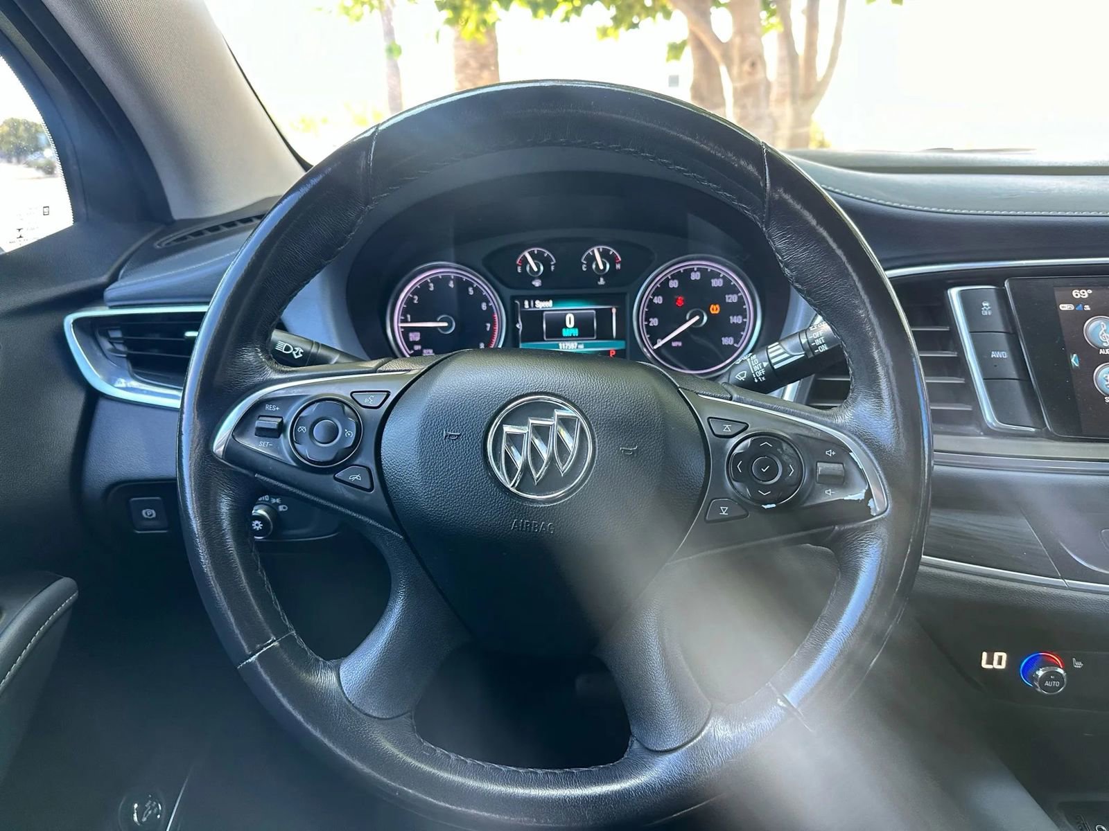 Used 2019 Buick Enclave Essence image 18