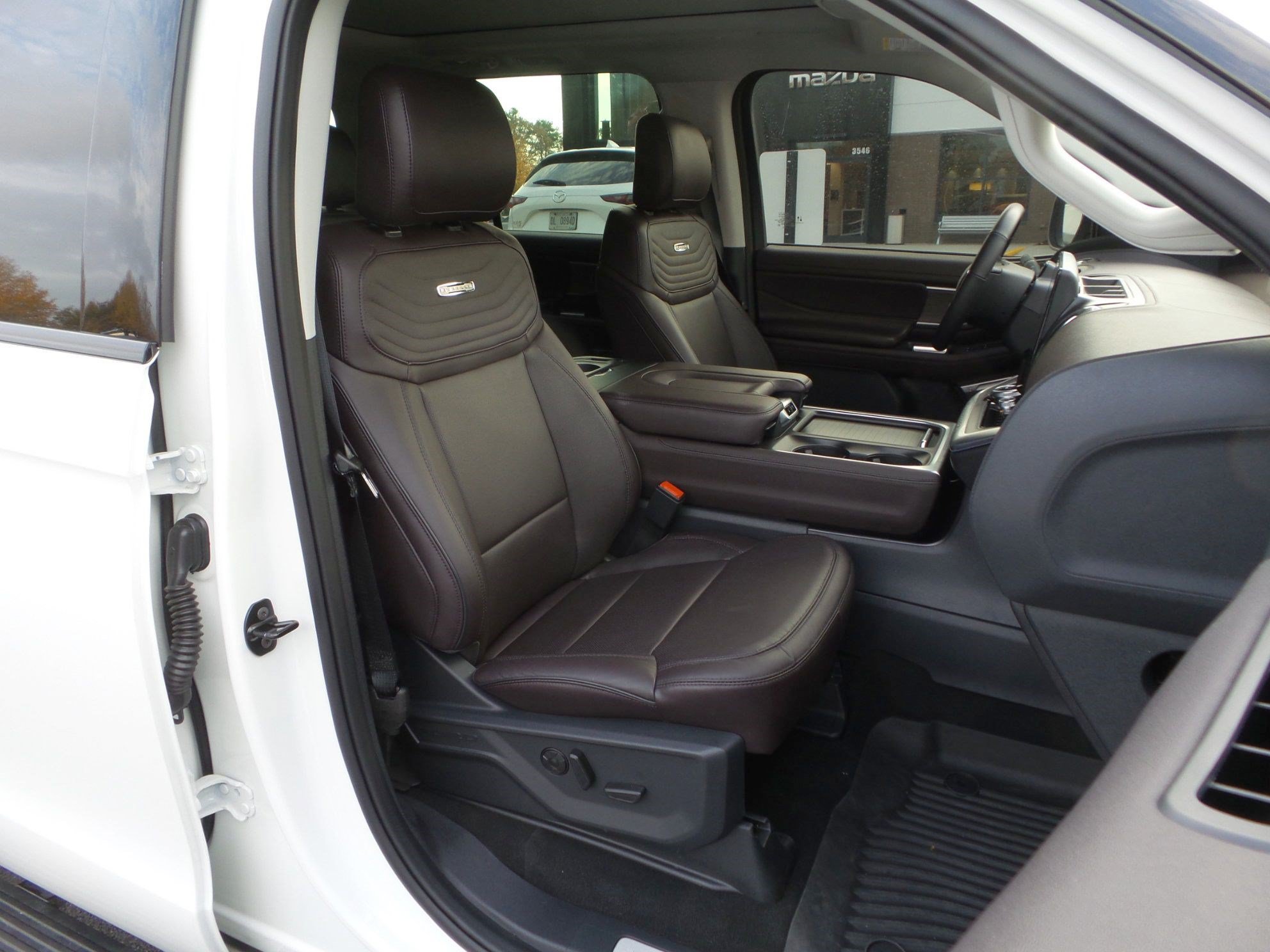Used 2025 Ford Expedition Max Platinum w/ Platinum Ultimate Package AWD/4WD image 18