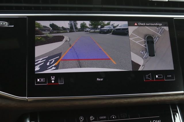 Used 2024 Audi Q8 Premium image 28