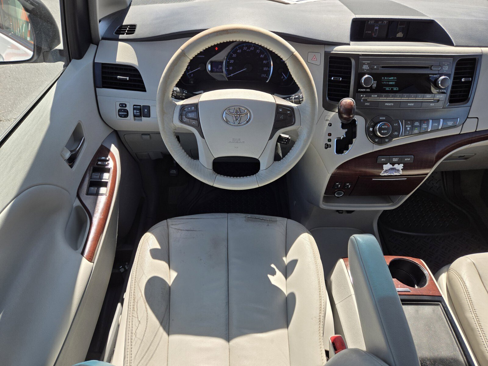 Used 2012 Toyota Sienna XLE FWD image 10