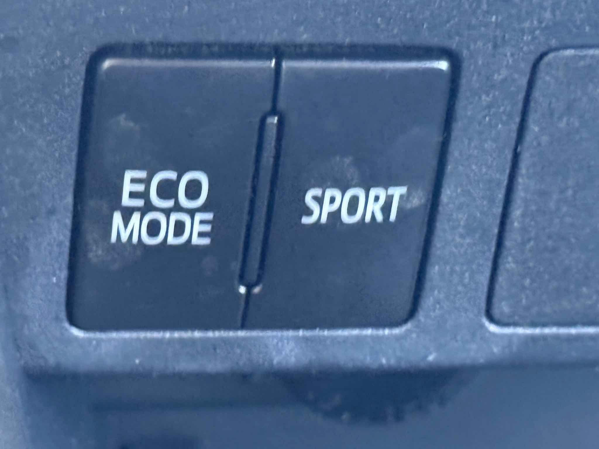 Used 2018 Toyota RAV4 LE w/ All Weather Liner Package FWD image 36